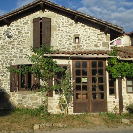 Joli Bois Bed & Breakfast Montrollet Bagian luar foto