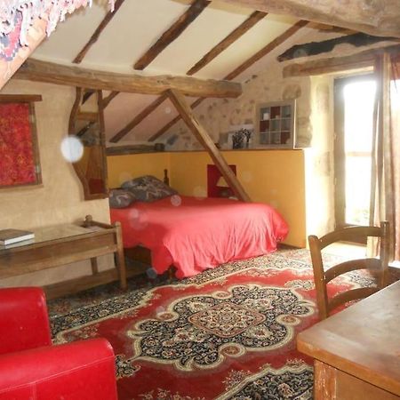 Joli Bois Bed & Breakfast Montrollet Bagian luar foto
