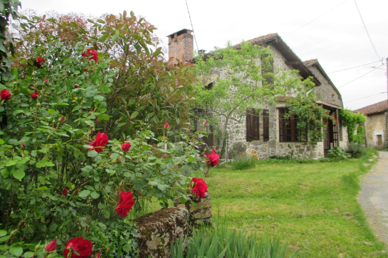 Joli Bois Bed & Breakfast Montrollet Bagian luar foto