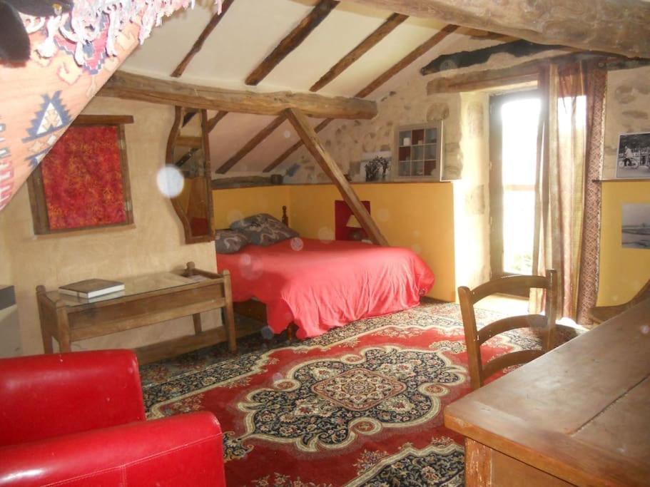 Joli Bois Bed & Breakfast Montrollet Bagian luar foto
